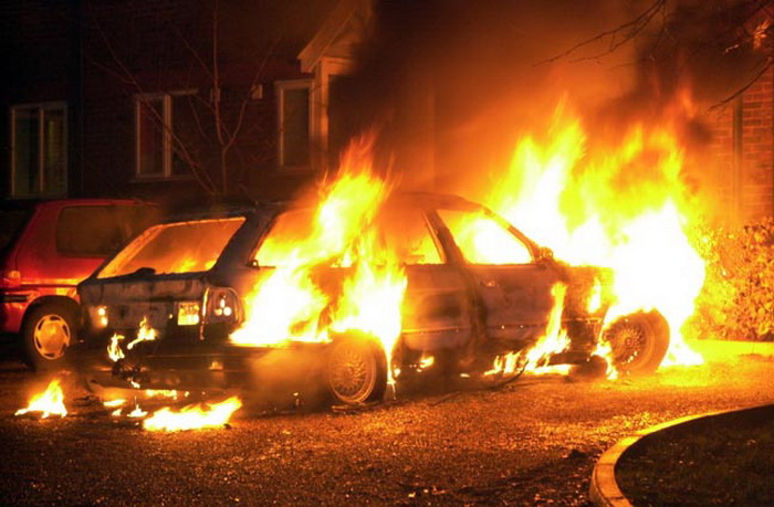  В Оренбурге мужчина поджог автомобиль